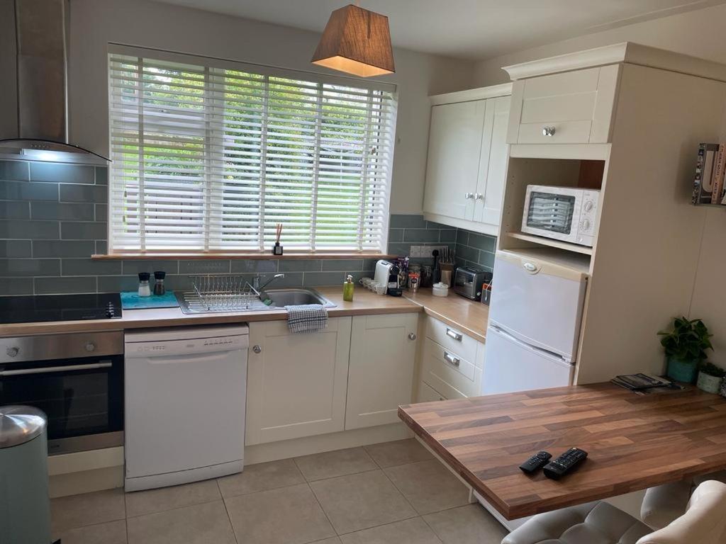 Beautiful One Bedroom Apartment In Galway City Exterior photo
